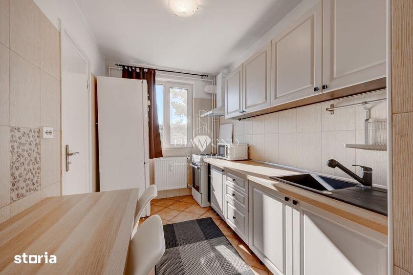 Apartament cu 3 camere decomandat în Titan