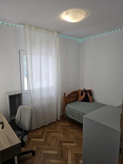 Apartament cu 4 camere decomandat în Central