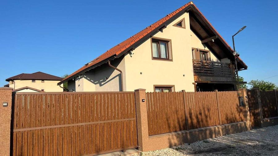 Casă cu 4 camere în Stupini