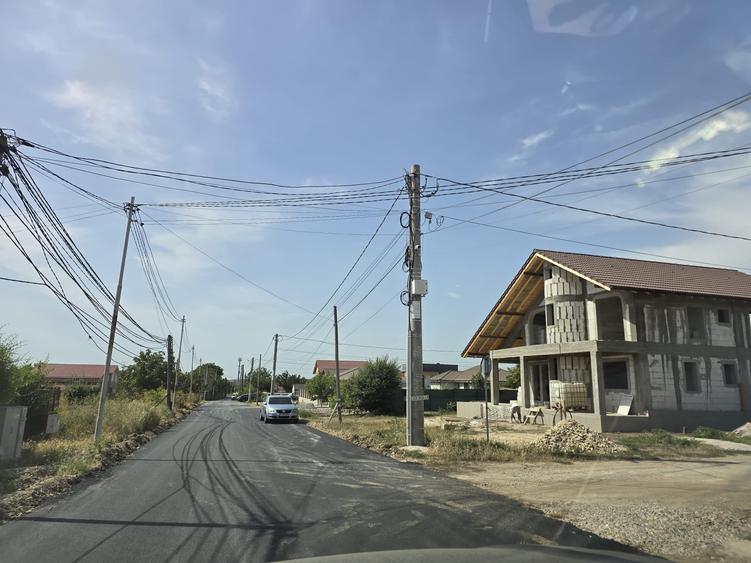Teren Construcții intravilan de 8000 mp, în Lazu