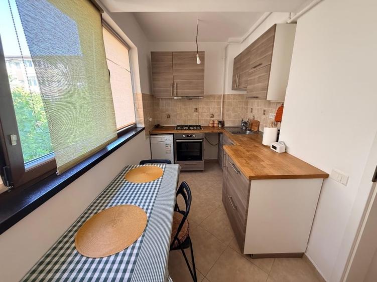 Apartament cu 3 camere decomandat, mobilat în Central