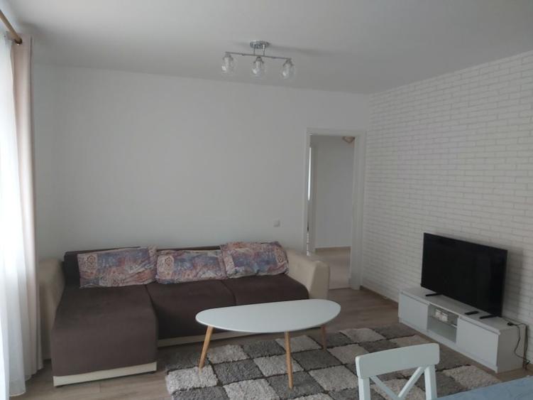 Apartament cu 3 camere decomandat în Florești