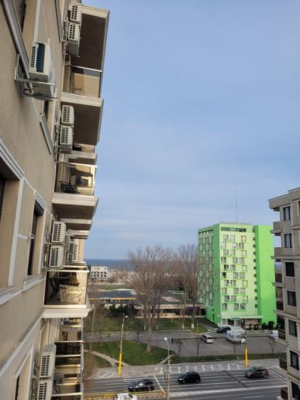 Apartament cu 3 camere semidecomandat, mobilat în Central