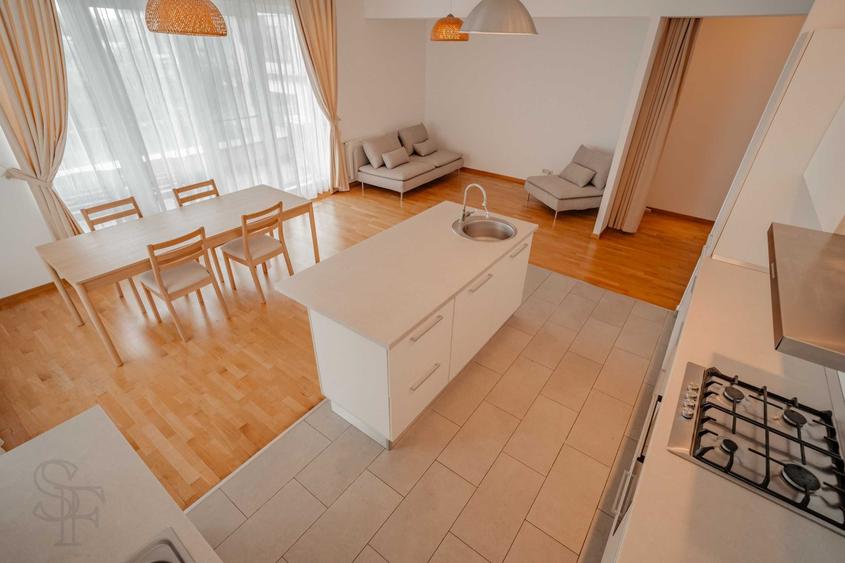 Apartament cu 4 camere decomandat în Lacul Tei