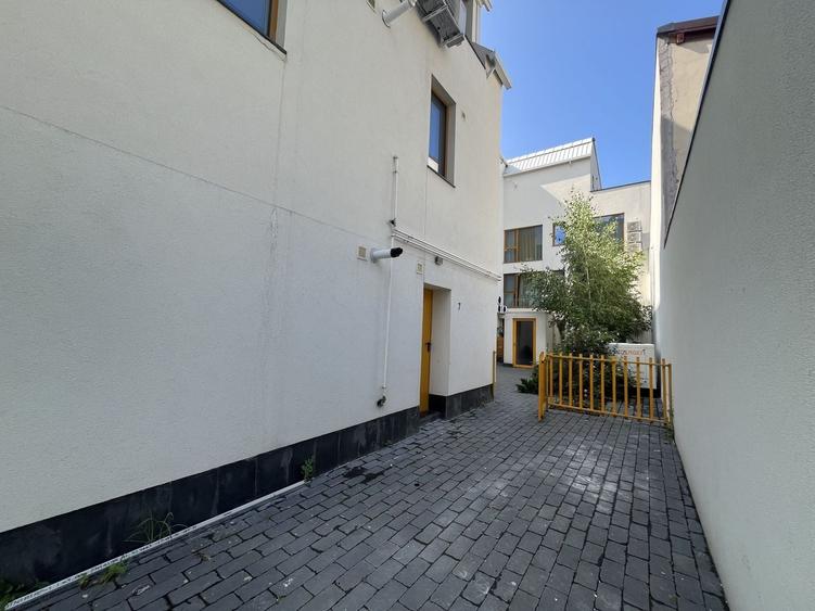 Apartament cu 3 camere decomandat în Domenii
