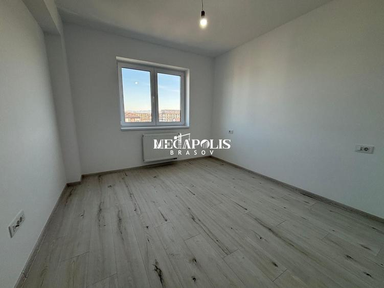 Apartament cu 3 camere decomandat în Tractorul