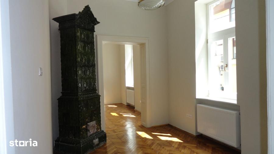 Casă cu 3 camere cu Teren 300 Mp în Central