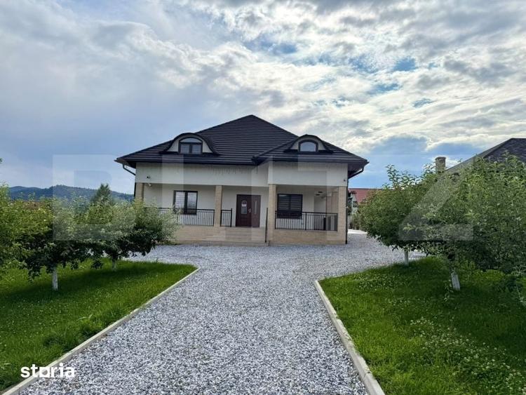Casă cu 4 camere cu Teren 2000 Mp în Central