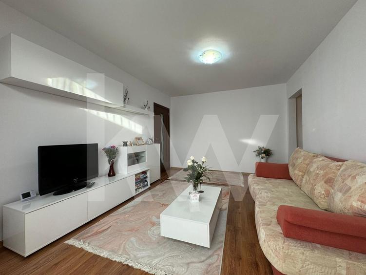 Apartament cu 3 camere semidecomandat, mobilat în Mihai Viteazul