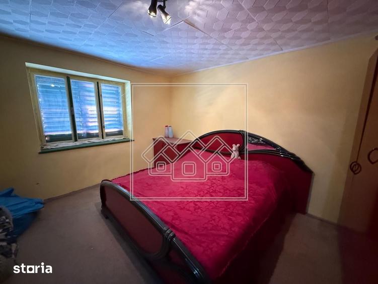 Casă cu 3 camere cu Teren 460 Mp în Slimnic