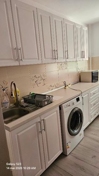 Apartament cu 3 camere semidecomandat în Moșilor