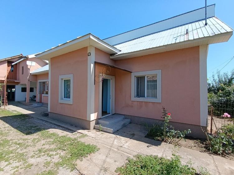 Casă cu 4 camere în Remetea Mare