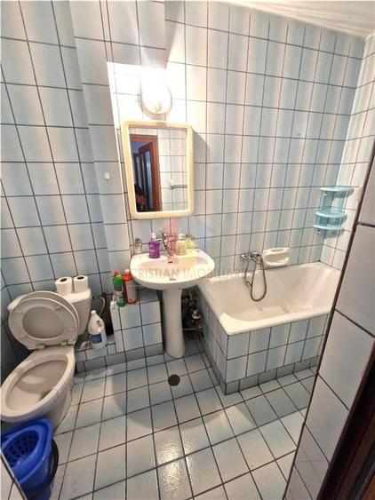 Apartament cu 3 camere decomandat în Obor