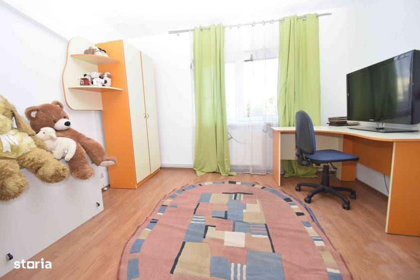 Apartament cu 4 camere decomandat în George Enescu