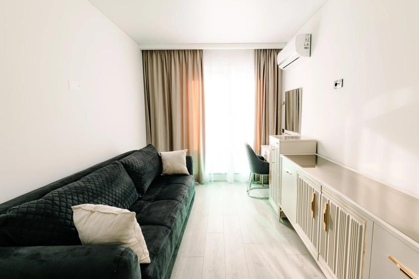 Apartament cu 3 camere semidecomandat, mobilat în Zorilor