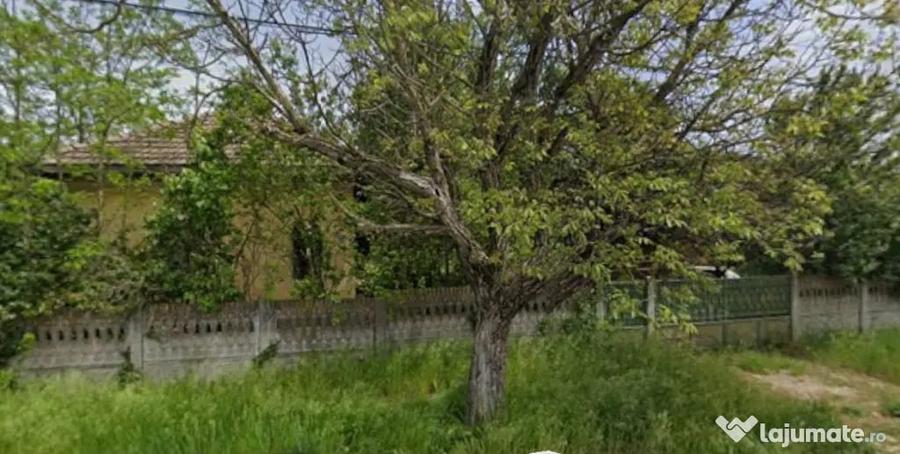Casă cu 3 camere cu Teren 1200 Mp în Central