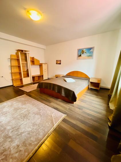 Apartament cu 3 camere decomandat în Apărătorii Patriei
