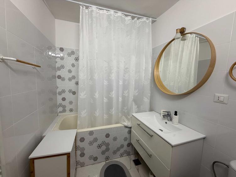 Apartament cu 3 camere decomandat în Nicolina