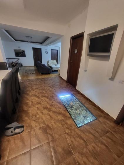 Apartament cu 5 camere în Decebal