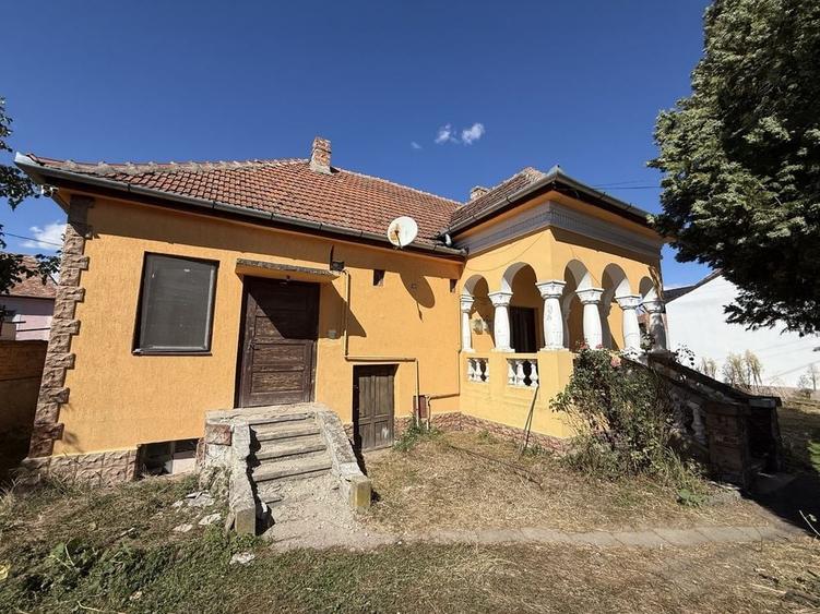 Casă cu 4 camere în Reșița