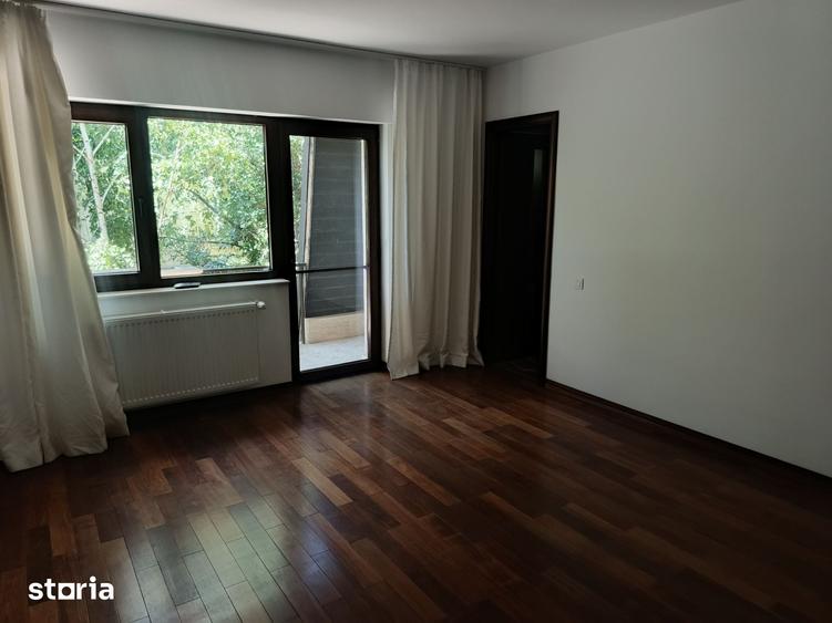 Casă cu 4 camere cu Teren 400 Mp în Central