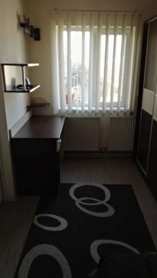 Apartament cu 3 camere semidecomandat în Nord