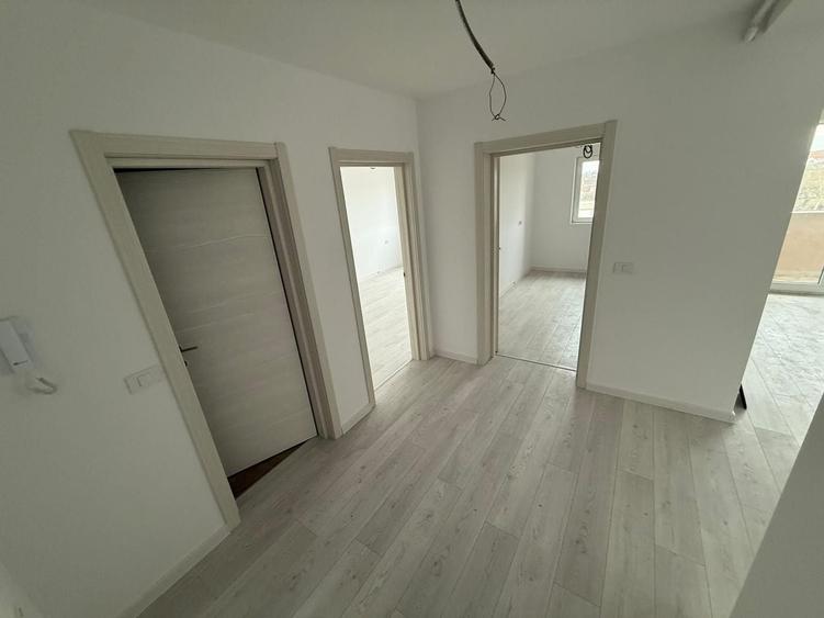 Apartament cu 2 camere decomandat în Girocului