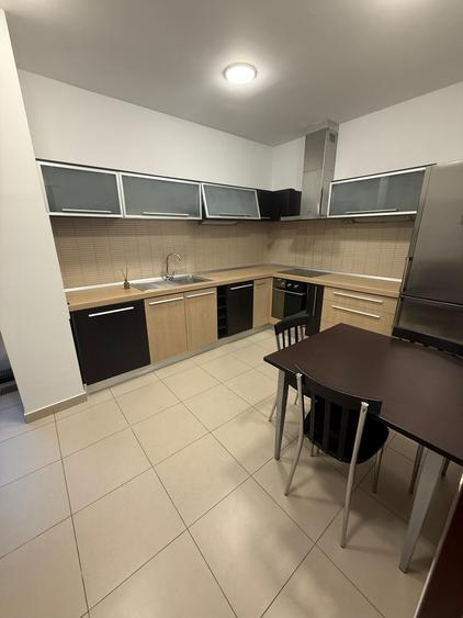 Apartament cu 3 camere decomandat în Primăverii