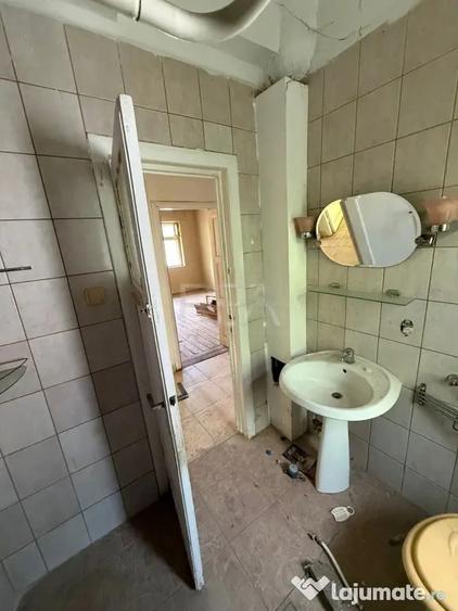 Apartament cu 2 camere decomandat, mobilat în Regie