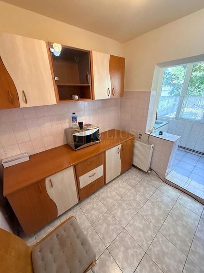 Apartament cu 3 camere decomandat, mobilat în Soarelui