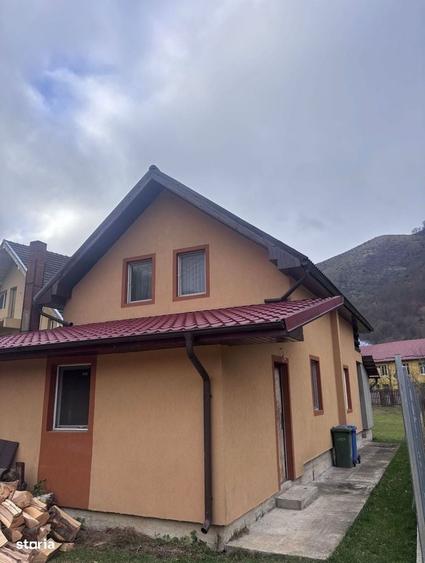 Casă cu 4 camere în Sântandrei