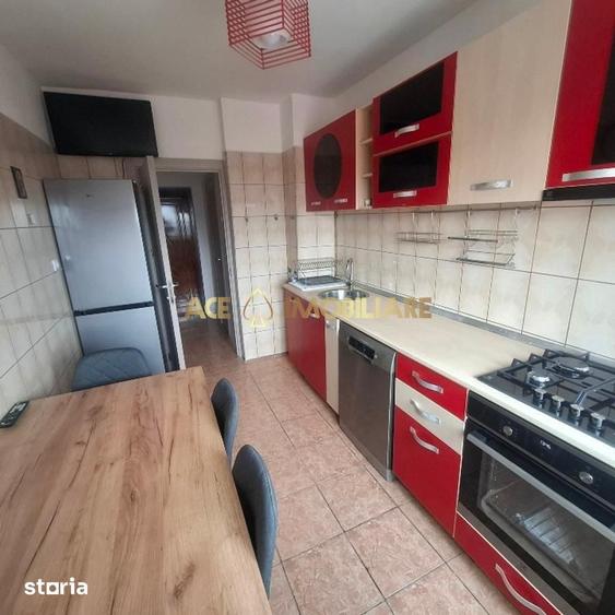 Apartament cu 3 camere, mobilat în Titan