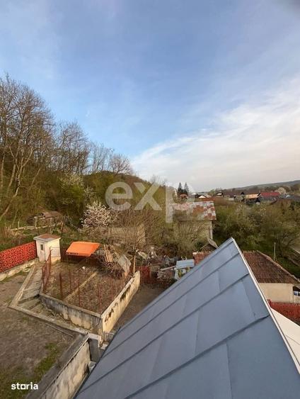 Casă cu 4 camere decomandat în Manga
