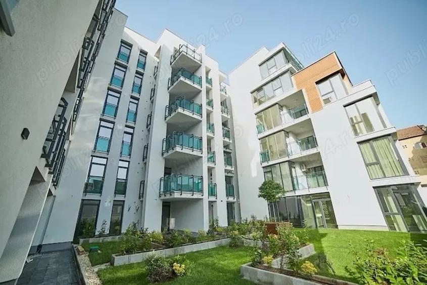 Apartament cu 4 camere decomandat în Ultracentral
