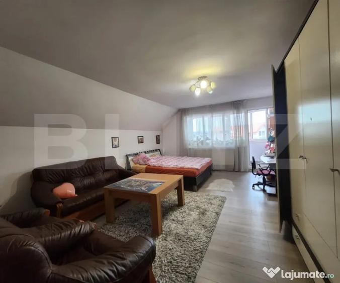 Casă cu 9 camere cu Teren 1500 Mp în Criș