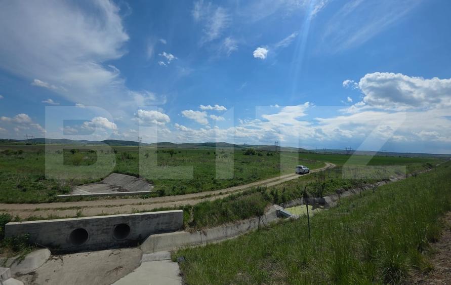 Teren agricol extravilan de 44376 mp, în Est