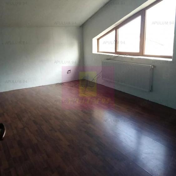 Casă cu 6 camere cu Teren 890 Mp în Dobroești