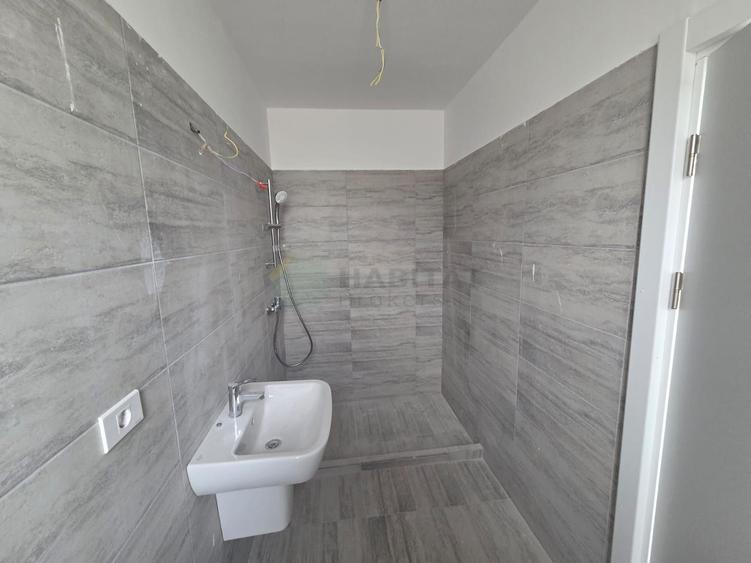 Casă individuală cu 4 camere cu Canalizare în Tunari