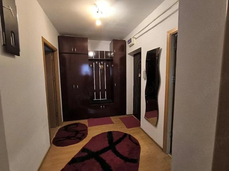 Apartament cu 3 camere decomandat în Horia