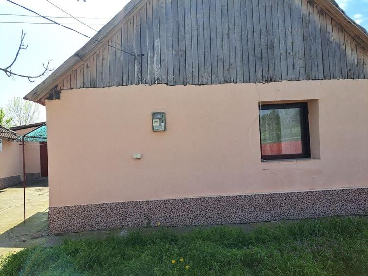 Casă cu 4 camere în Folea