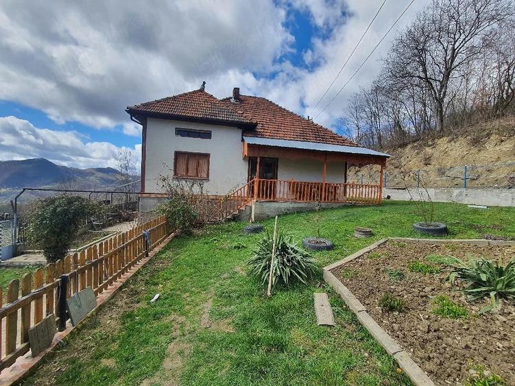 Casă cu Teren 2113 Mp în Tarnița