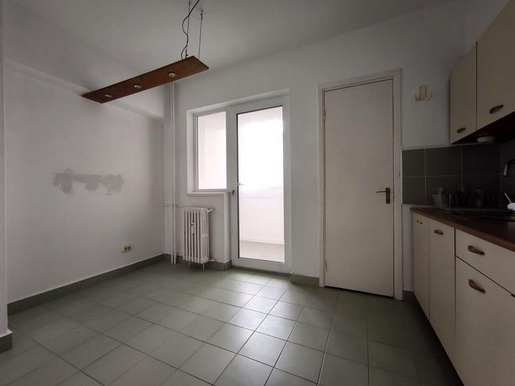 Apartament cu 4 camere în Obor