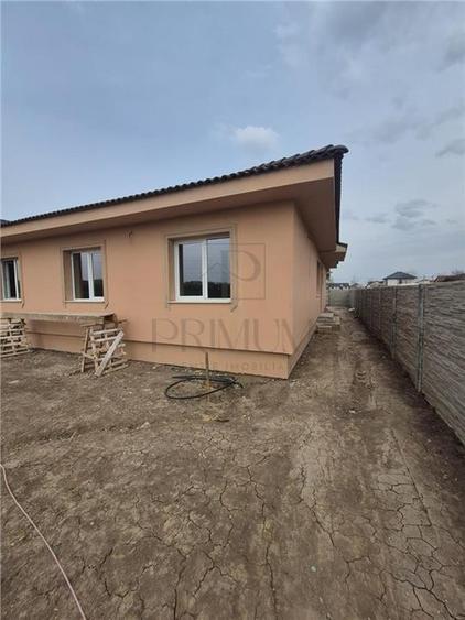 Duplex cu 4 camere cu Canalizare în Ghiroda