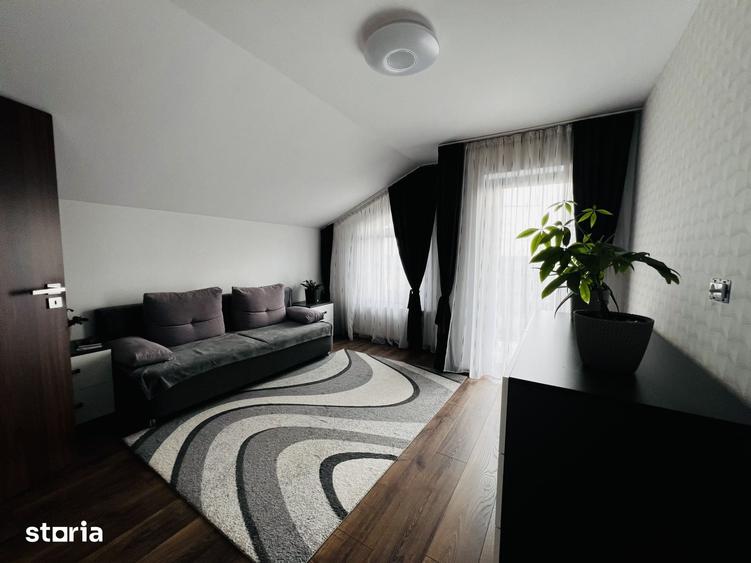 Casă cu 5 camere cu Teren 860 Mp în Sânmihaiu Român