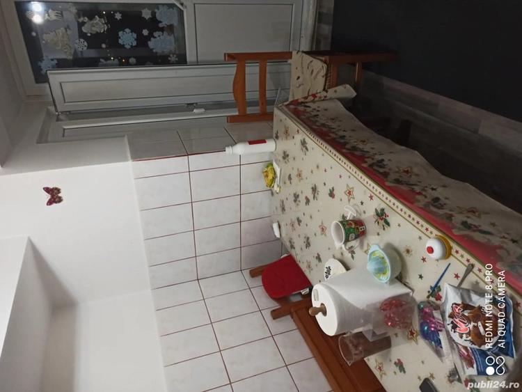 Apartament cu 3 camere decomandat în Micro 13