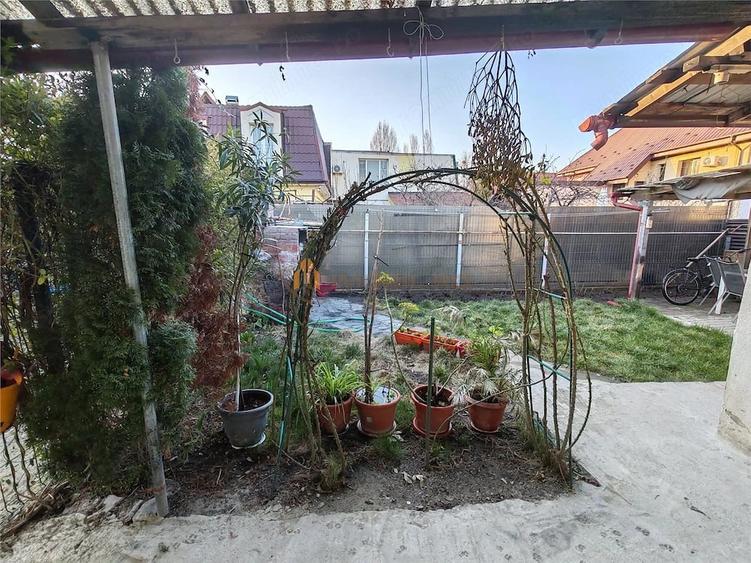 Casă cu 5 camere cu Teren 290 Mp în Filiași