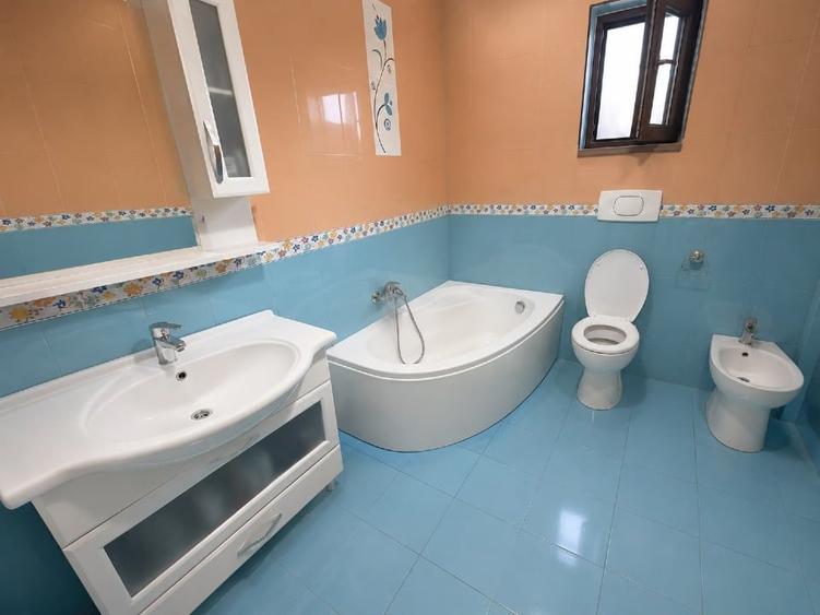 Casă individuală cu 5 camere cu Canalizare în Mogoșoaia