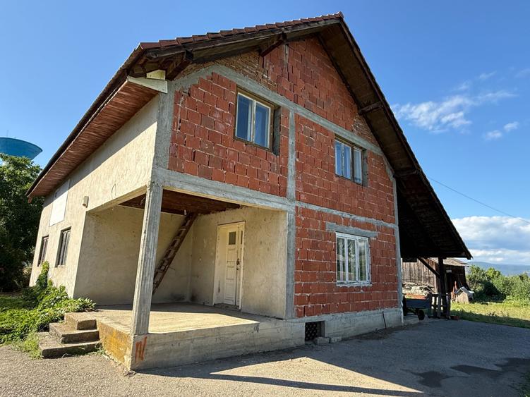 Casă cu 4 camere în Central