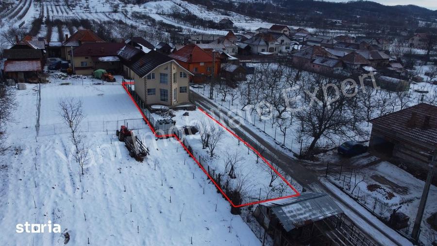 Casă cu 4 camere cu Teren 407 Mp în Țițești