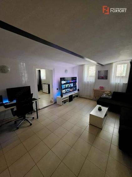 Apartament cu 3 camere semidecomandat în P-ța Maria